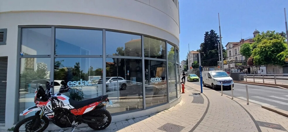 Office in Montpellier for lease - Building Photo - Image 2 of 8