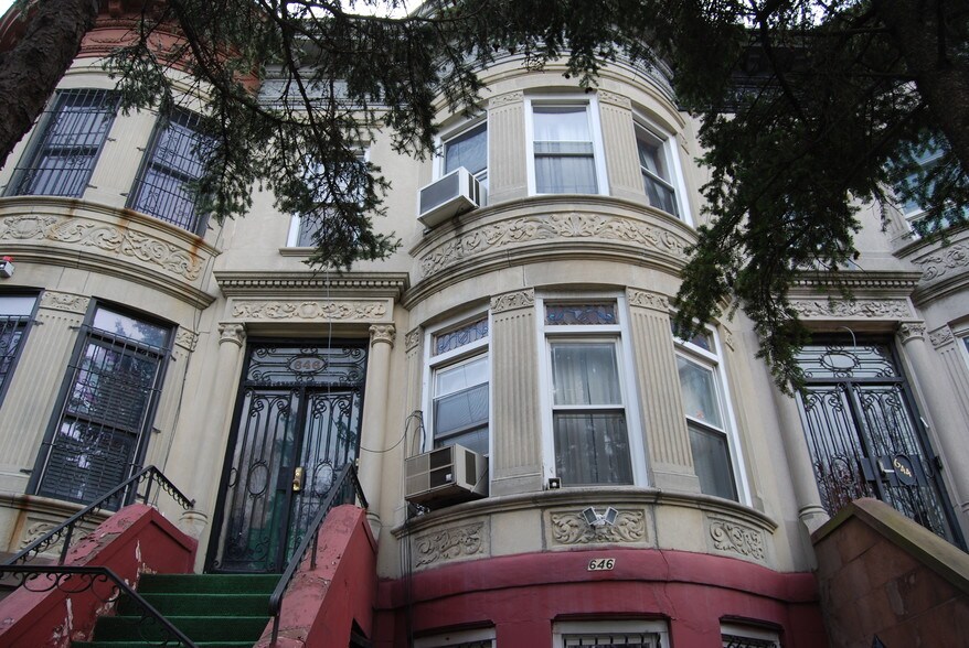 646 Eastern Pky, Brooklyn, NY 11213