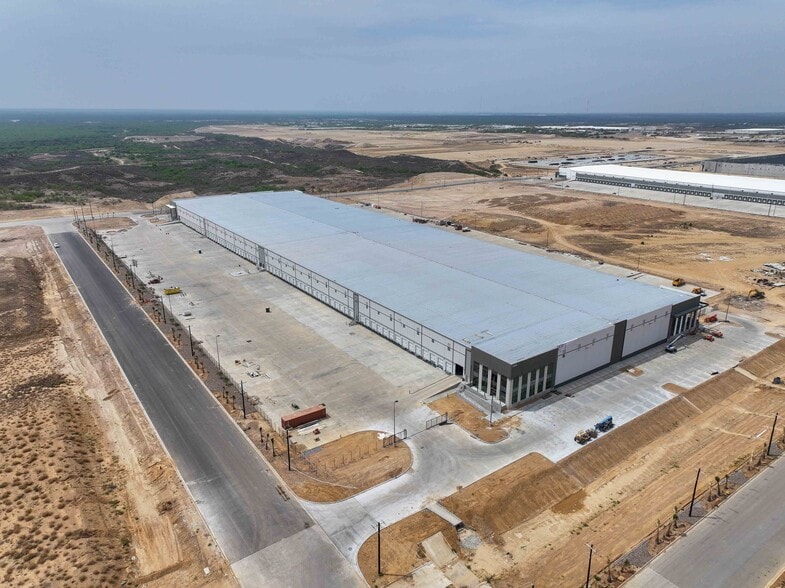 21648 Kraus Lp, Laredo, TX for lease - Building Photo - Image 1 of 4