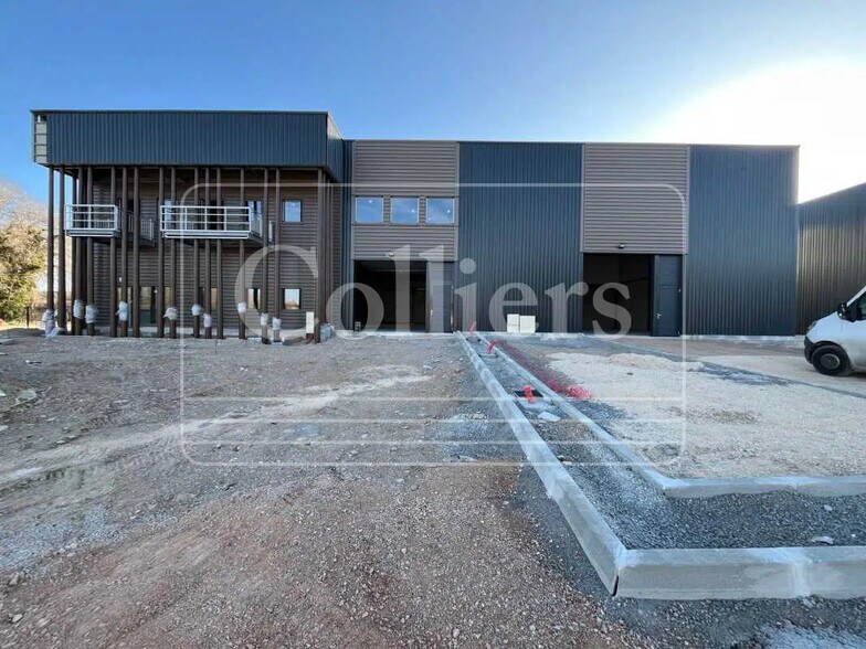 Flex in Venelles for lease - Building Photo - Image 1 of 5