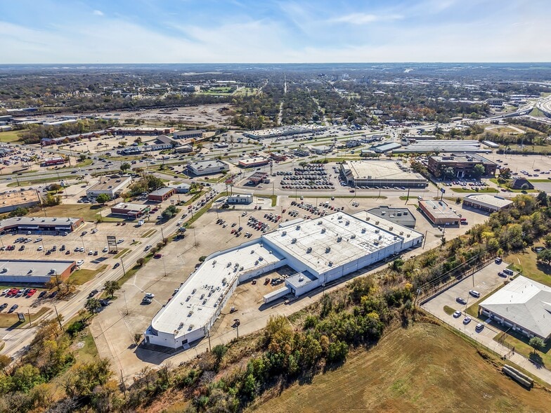 North Loy Lake Retail Portfolio portfolio of 3 properties for sale on LoopNet.com - Building Photo - Image 2 of 32