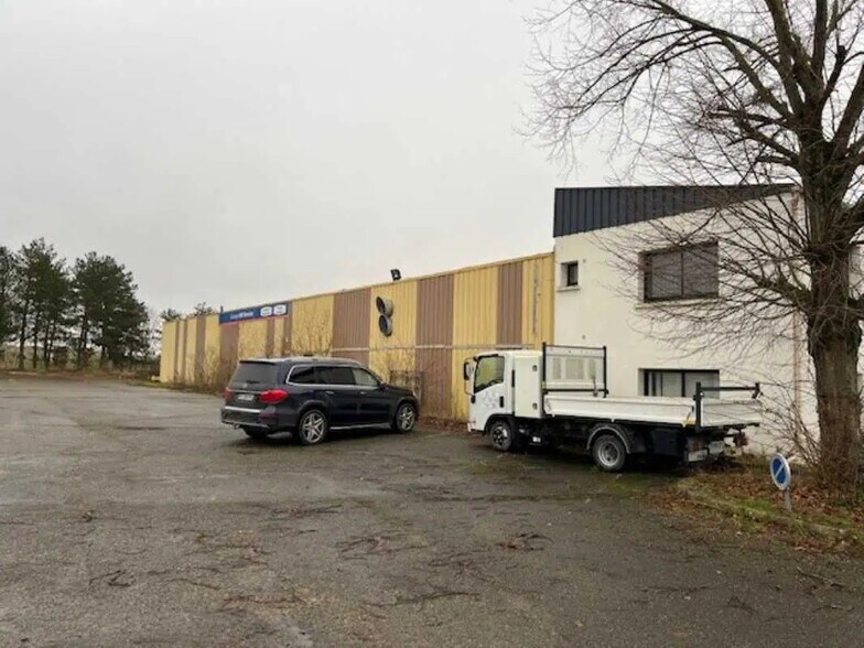 Industrial in Thiverval-Grignon for sale - Building Photo - Image 2 of 9