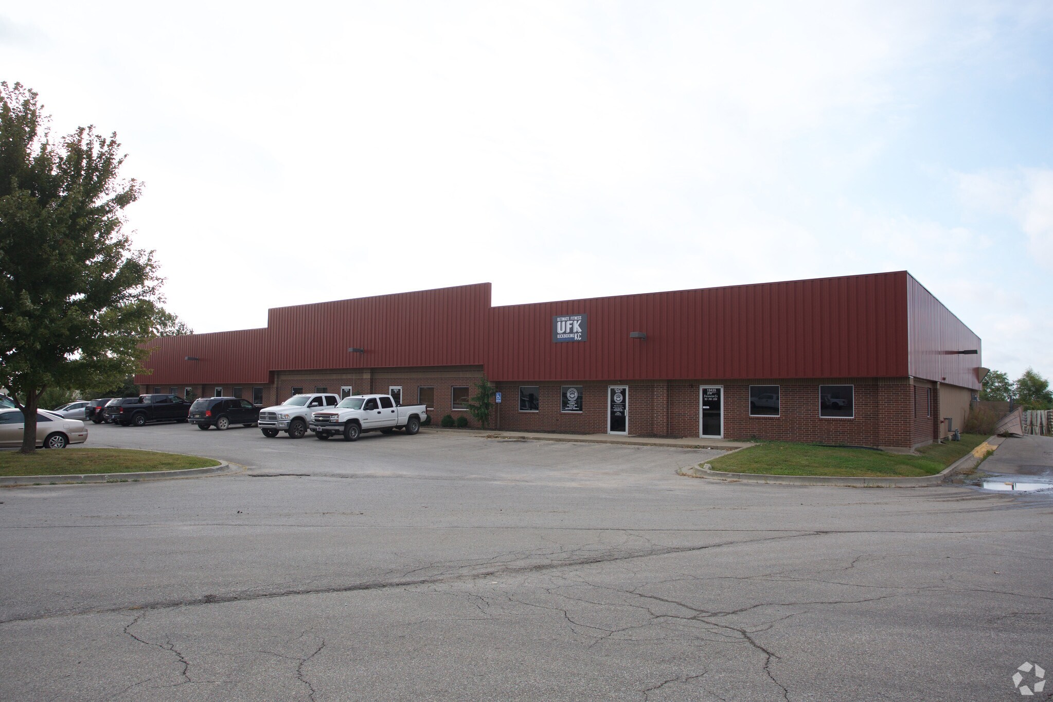 19441-19465 W 151st Ter, Olathe, KS for sale Primary Photo- Image 1 of 1