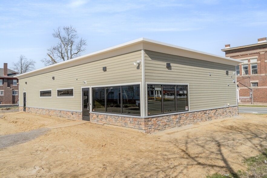 1215 Court, Saginaw, MI for sale - Building Photo - Image 1 of 1