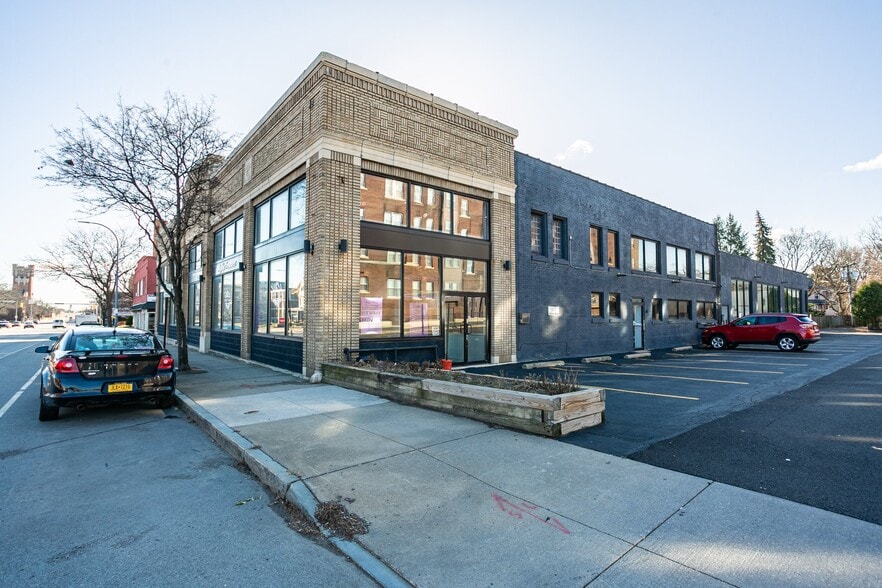 727 E Main St, Rochester, NY for lease - Building Photo - Image 2 of 12