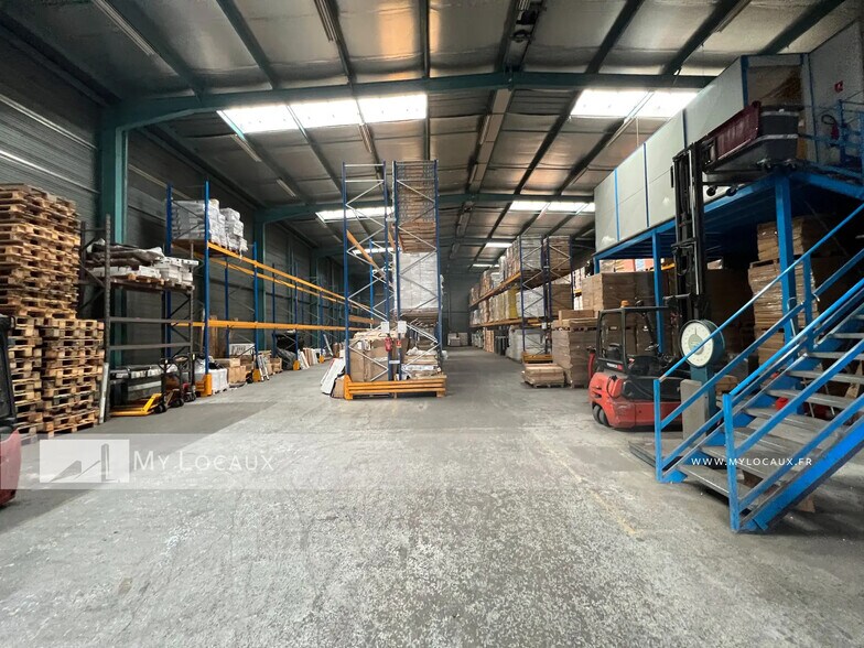 Industrial in Sartrouville for lease - Interior Photo - Image 2 of 6