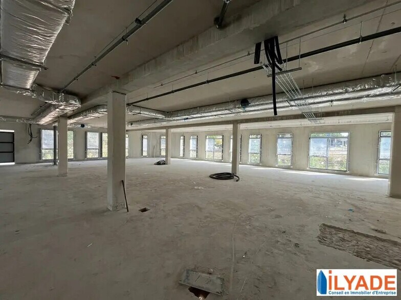 Office in Meyreuil for lease - Interior Photo - Image 2 of 11