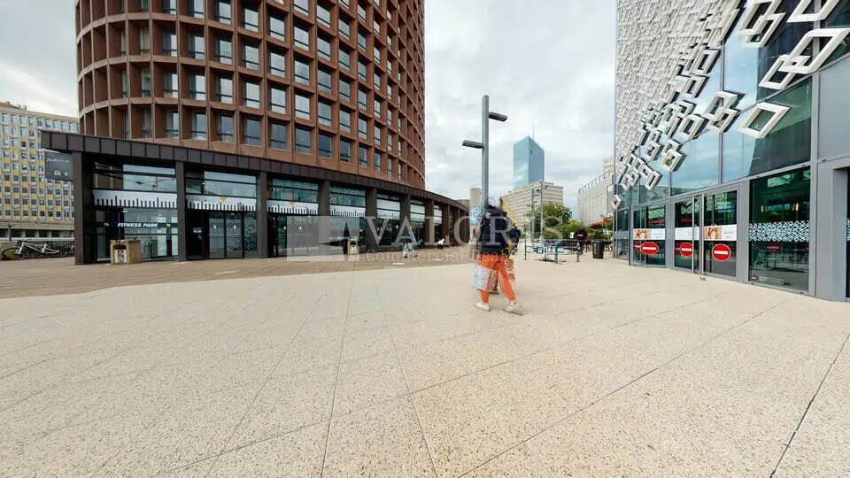 Office in Lyon for lease - Building Photo - Image 2 of 3
