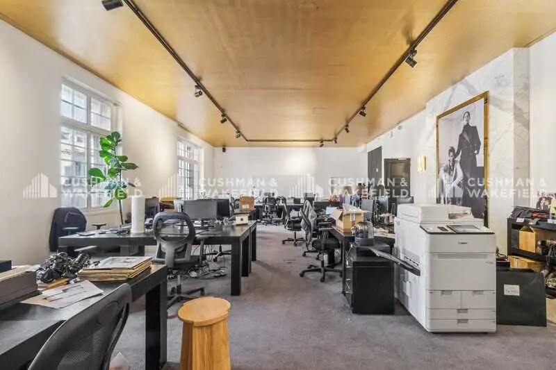 Office in Paris for lease - Building Photo - Image 3 of 17