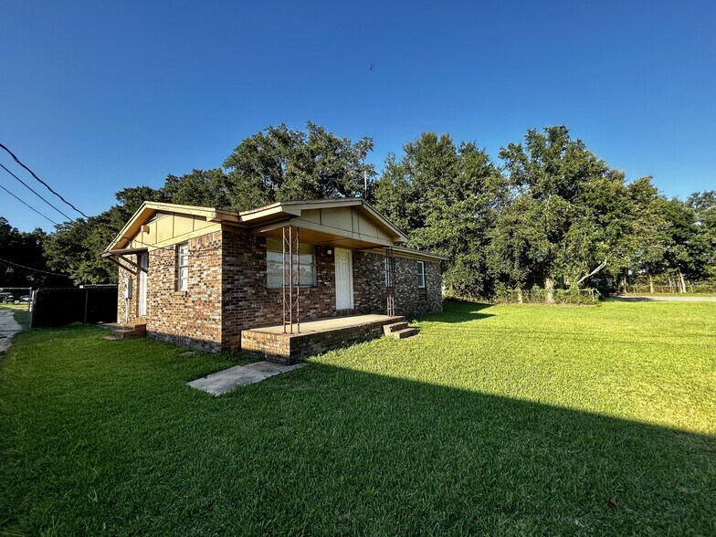 1010 Creighton Rd, Pensacola, FL for sale - Building Photo - Image 2 of 5