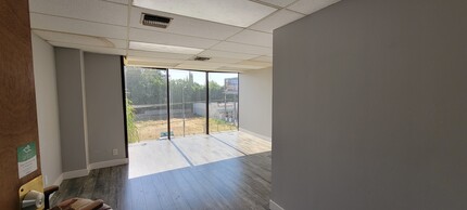 6047 Tampa Ave, Tarzana, CA for lease Interior Photo- Image 2 of 8