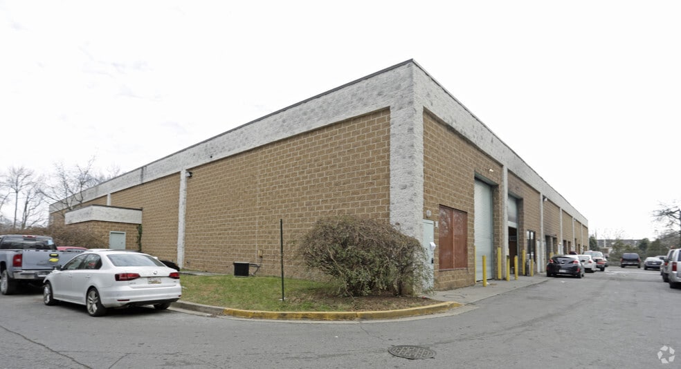 9215 51st Ave, College Park, MD for lease - Building Photo - Image 1 of 5