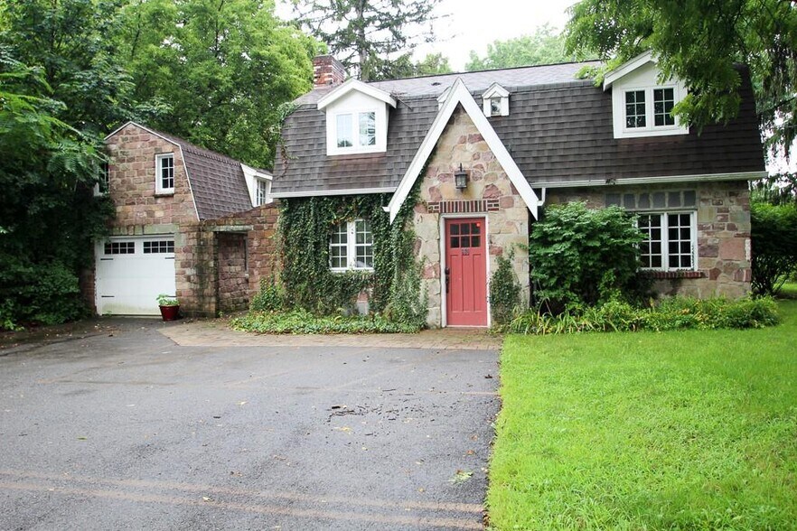 626 Kreag Rd, Pittsford, NY for sale - Building Photo - Image 1 of 1