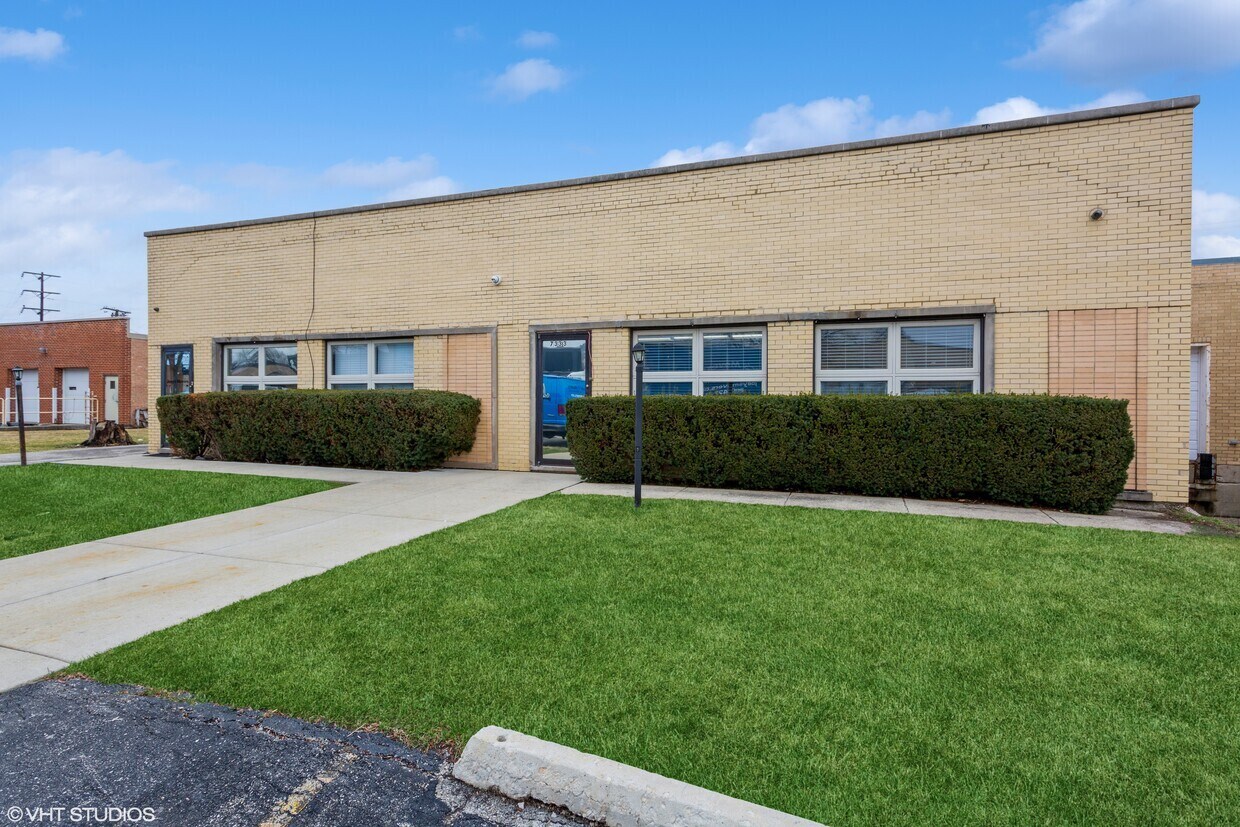 7331 Ridgeway Ave, Skokie, IL for sale Primary Photo- Image 1 of 1