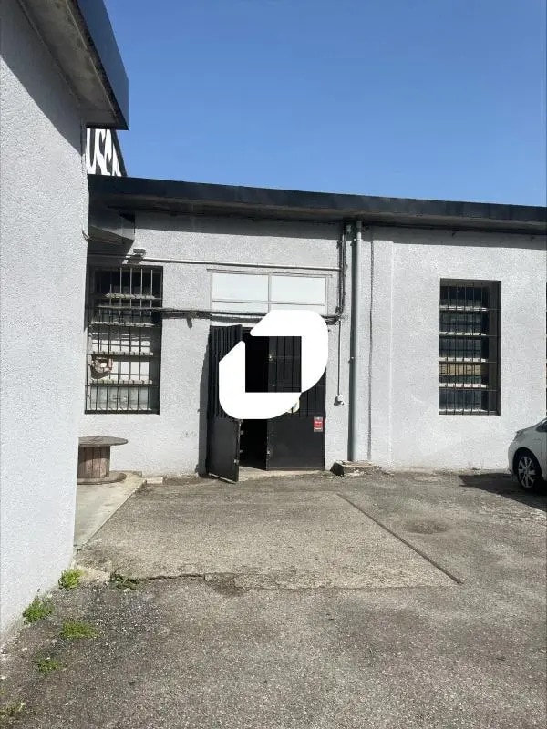 Flex in Voiron for lease Building Photo- Image 1 of 7