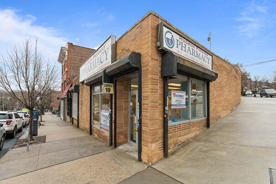 5700-5702 Mosholu Ave, Bronx, NY for sale - Building Photo - Image 1 of 1