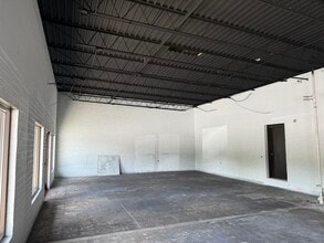 506 Idol St, High Point, NC for lease Interior Photo- Image 2 of 5
