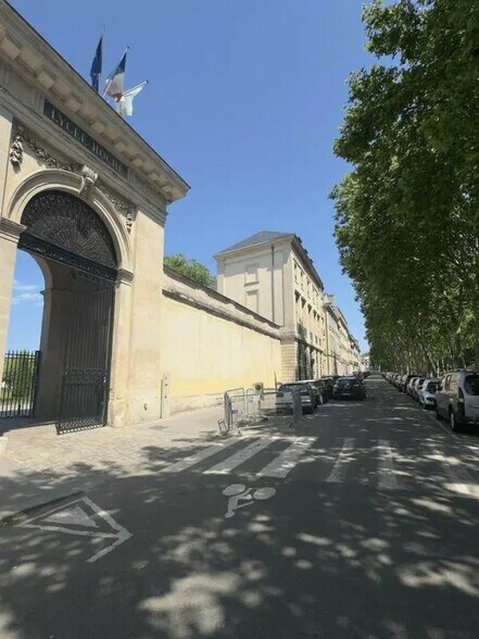 Flex in Versailles for sale - Building Photo - Image 2 of 10