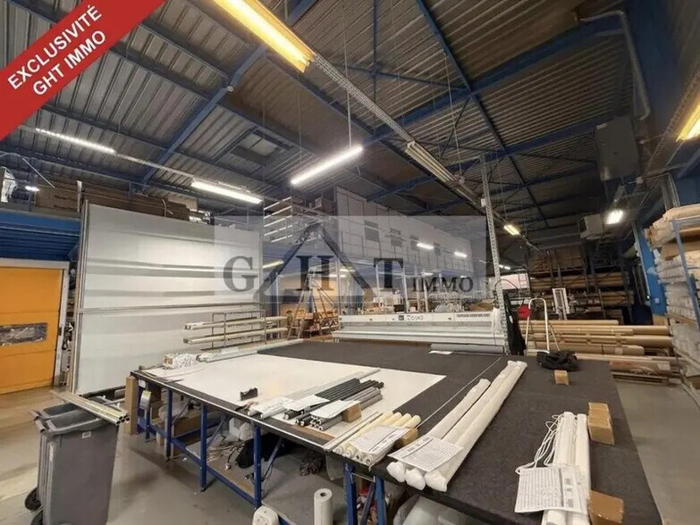 Industrial in Émerainville for sale - Interior Photo - Image 1 of 8