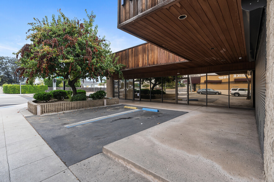 4318 Victory Blvd, Burbank, CA for lease - Primary Photo - Image 1 of 26