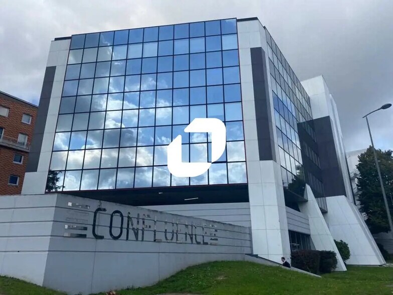 Office in Cergy for lease - Building Photo - Image 1 of 16