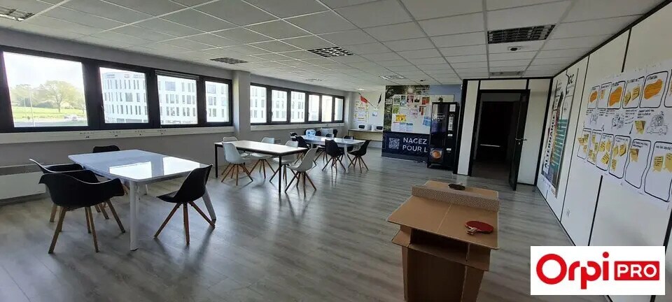 Office in Plérin for lease Interior Photo- Image 1 of 8