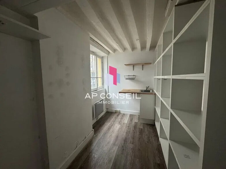 Retail in Versailles for lease - Interior Photo - Image 3 of 3