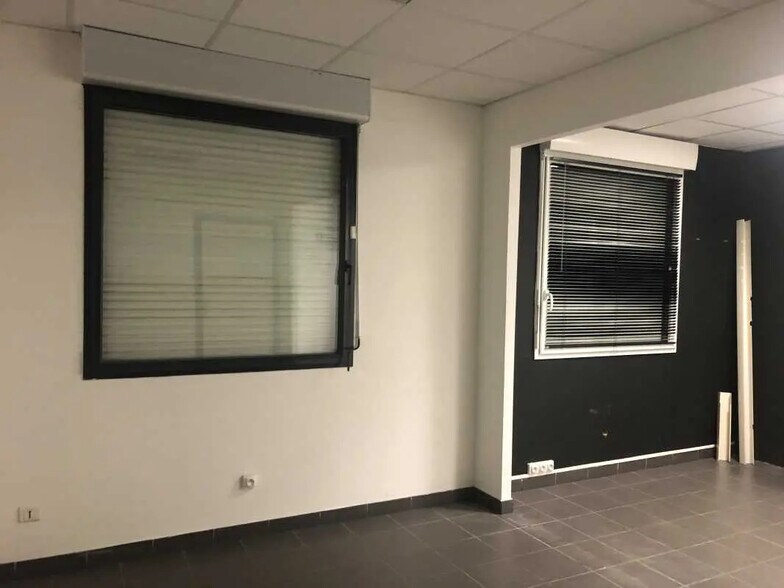 Office in Tourcoing for lease - Interior Photo - Image 2 of 5