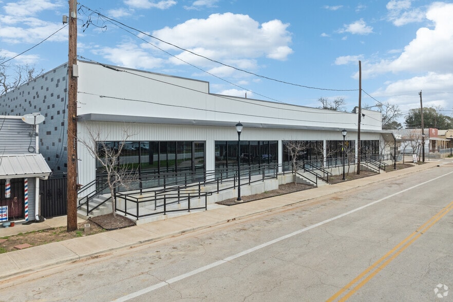 2406 Main St, Waller, TX for lease - Building Photo - Image 1 of 12