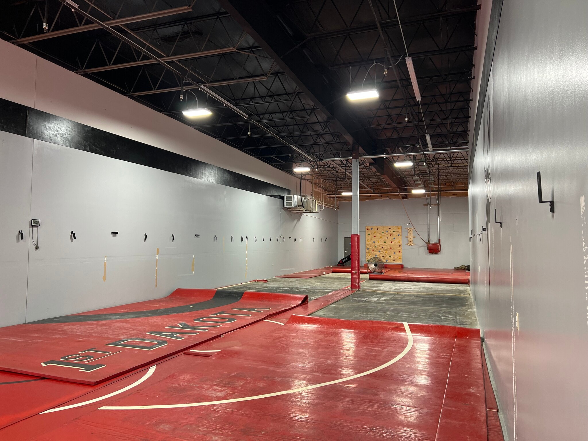 2007 Broadway Ave, Yankton, SD for lease Interior Photo- Image 1 of 5