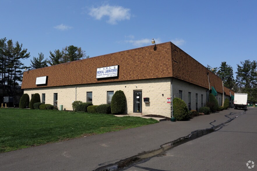 940 Pennsylvania Blvd, Feasterville Trevose, PA for sale - Building Photo - Image 2 of 8