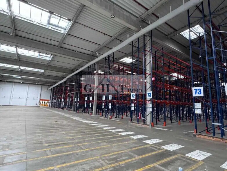 Office in Tremblay-en-France for lease - Interior Photo - Image 2 of 4