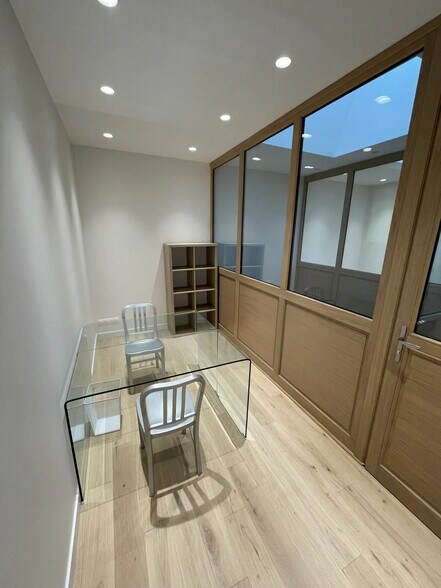 Office in Bordeaux for lease - Interior Photo - Image 3 of 9