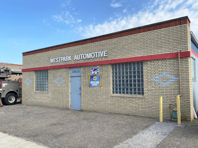 12622 Triskett Rd, Cleveland, OH 44111