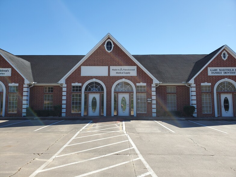 405 E Parkwood Ave, Friendswood, TX for lease - Building Photo - Image 1 of 10