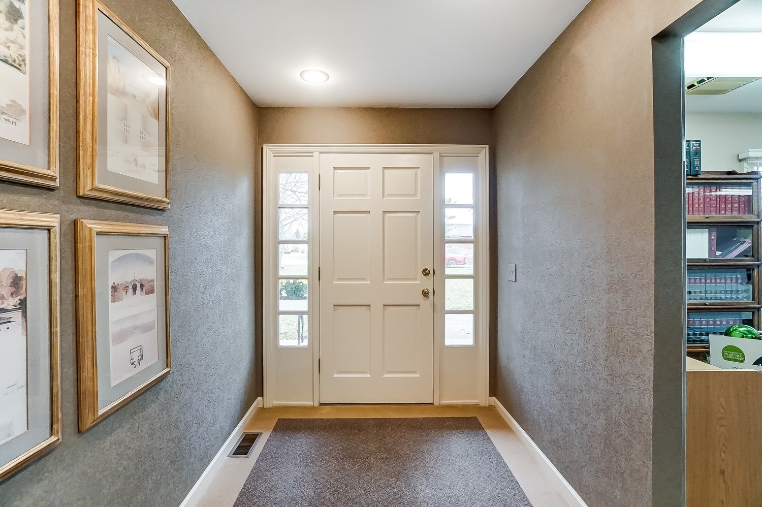 1354 N Monroe Dr, Xenia, OH for sale Interior Photo- Image 1 of 19