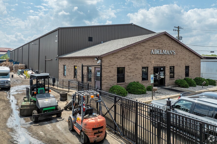 3033 E 106th St, Chicago, IL for sale - Primary Photo - Image 1 of 23