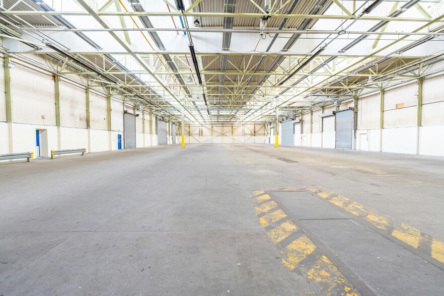 1 Triumph Way, Liverpool for lease - Building Photo - Image 3 of 10