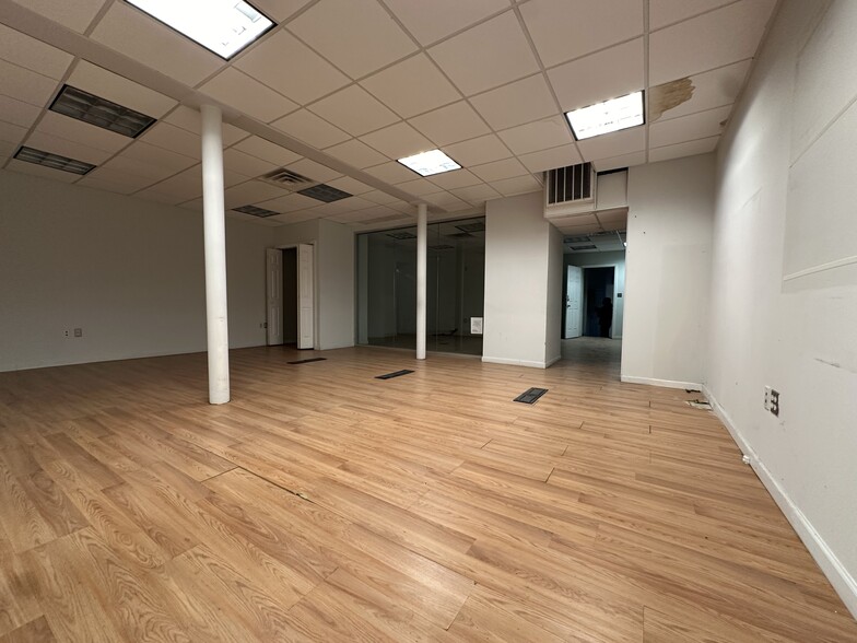 1042-1048 Westchester Ave, Bronx, NY for lease - Interior Photo - Image 3 of 5