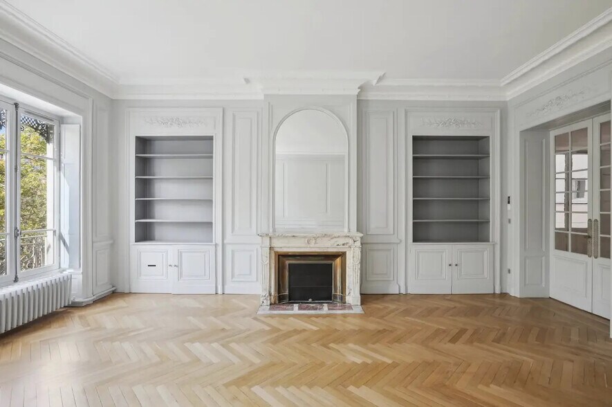 Office in Paris for lease - Interior Photo - Image 3 of 5