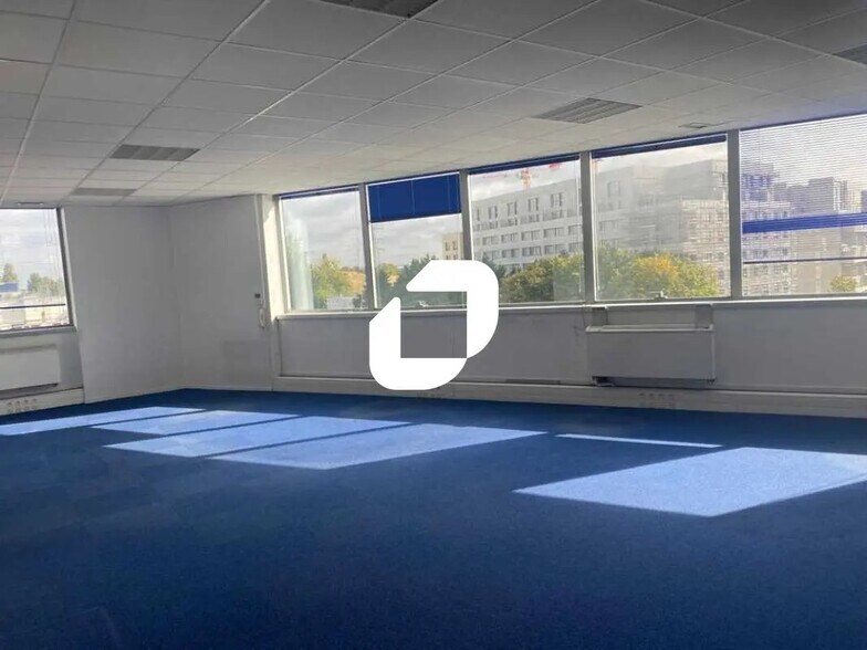 Office in Cergy for lease - Interior Photo - Image 3 of 16