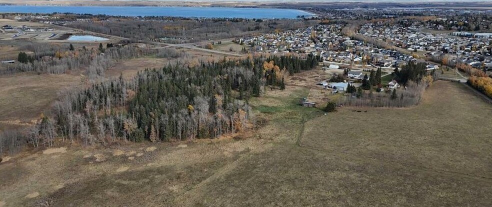 4410 60 St, Sylvan Lake, AB for sale - Aerial - Image 3 of 13