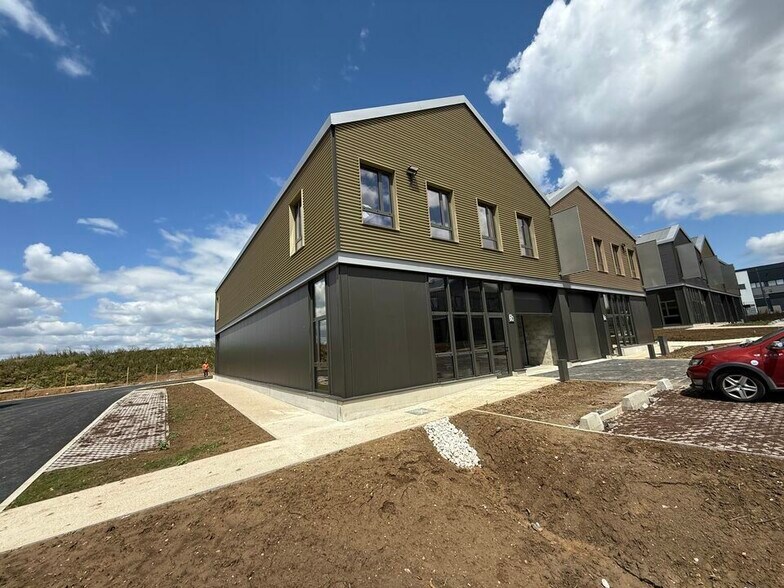 1 Rue René Dubos, Groslay for lease - Building Photo - Image 2 of 10
