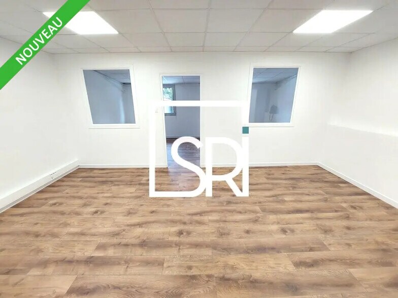 Office in Cournon-d'Auvergne for lease - Interior Photo - Image 1 of 12