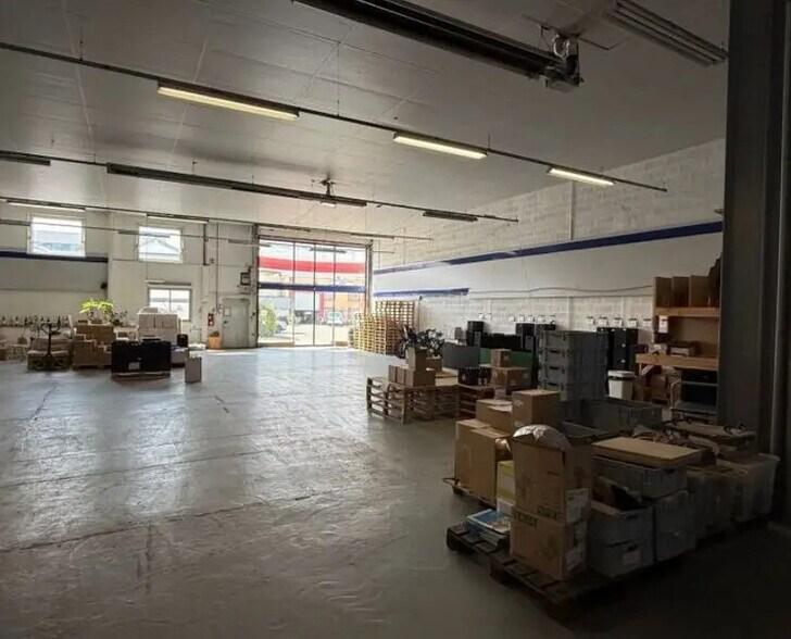 Office in Lyon for lease - Building Photo - Image 2 of 9