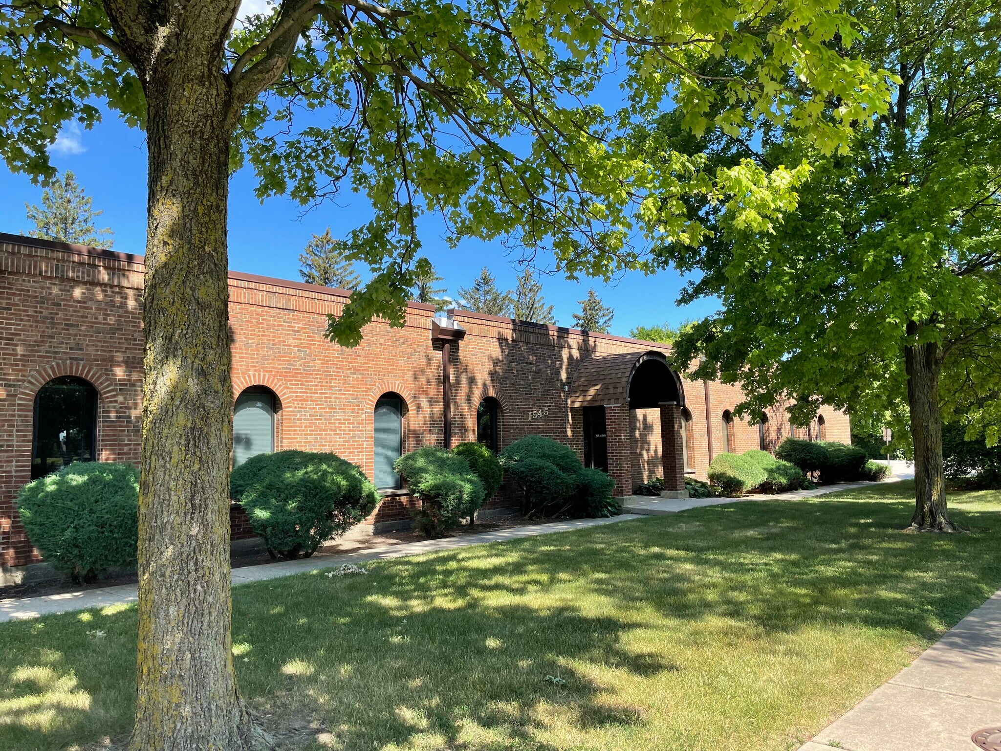 1545 Hicks Rd, Rolling Meadows, IL 60008