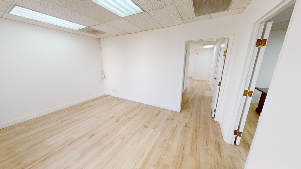 201 N Hollywood Way, Burbank, CA for lease - Interior Photo - Image 3 of 6