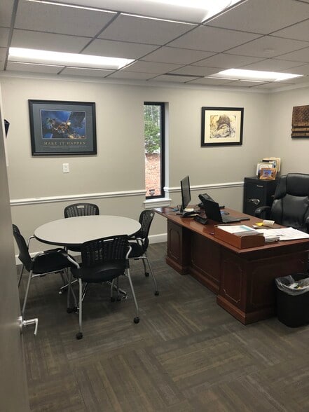 8201 Brownleigh Dr, Raleigh, NC for lease - Building Photo - Image 2 of 8