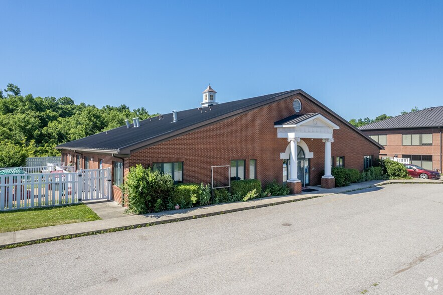 2613 Legends Way, Crestview Hills, KY for sale - Primary Photo - Image 1 of 1