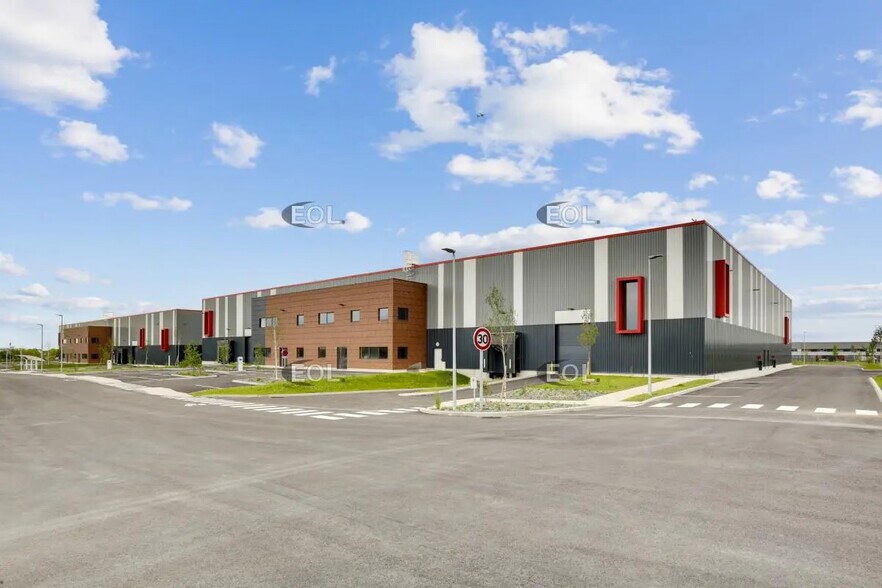 Flex in Le Thillay for lease - Building Photo - Image 1 of 9